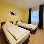 Arena Hotel 2*