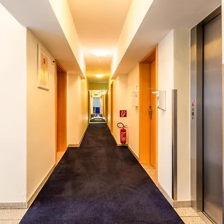 Arena Hotell 2*